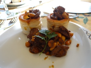 Vol-au-vents filled with a liver stew